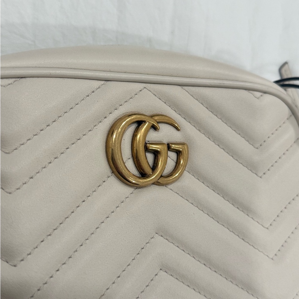 Gucci GG Marmont Camera Bag
Matelasse Mini White - Picture 10 of 13
